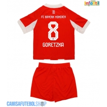Camisa de time de futebol Bayern Munich Leon Goretzka #8 Replicas 1º Equipamento Infantil 2025-26 Manga Curta (+ Calças curtas)